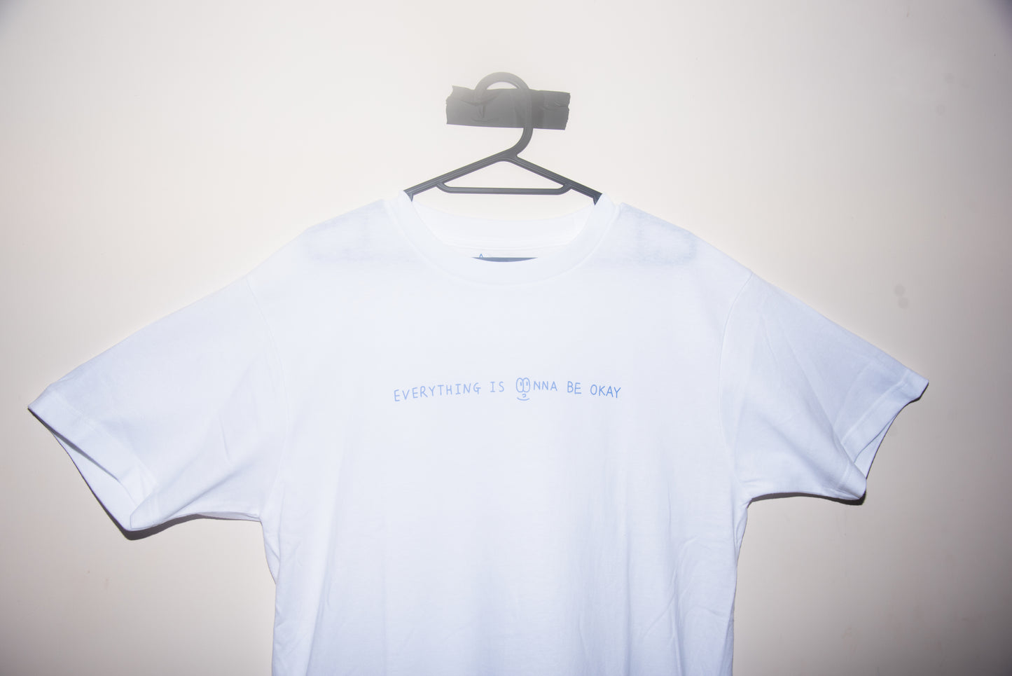 今天不准不開心 白色TEE